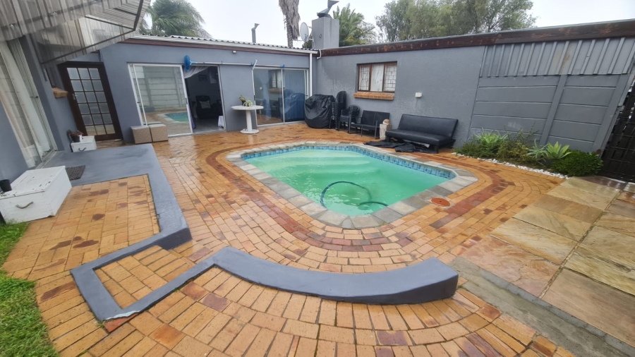 To Let 3 Bedroom Property for Rent in St Dumas Western Cape